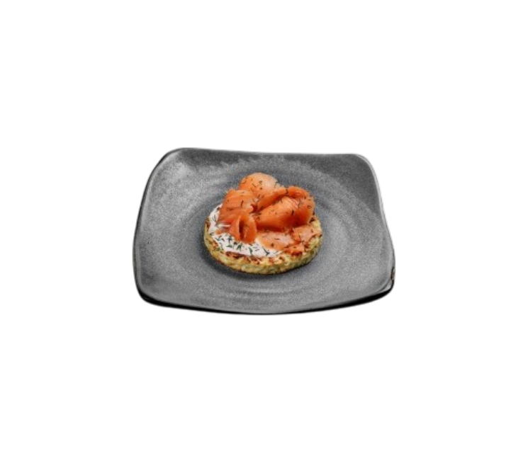 Драник из кабачка с лососем и соусом кимчи